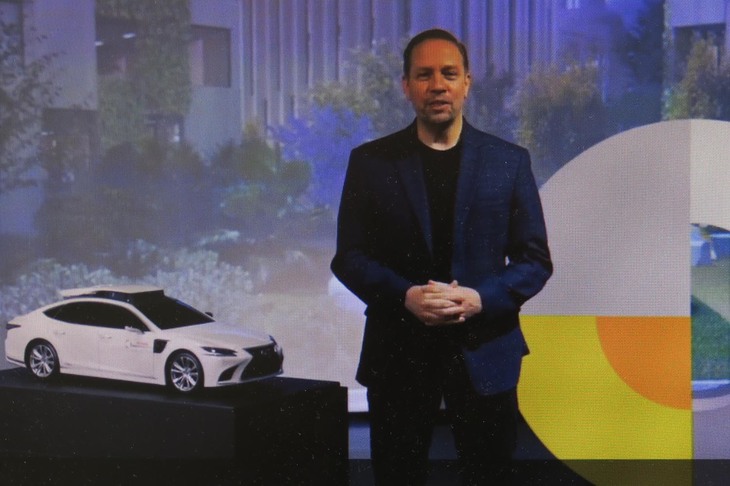 ウーブン・プラネット・ホールディングスの代表取締役CEOであるジェームス・カフナー氏が司会進行を務めた。