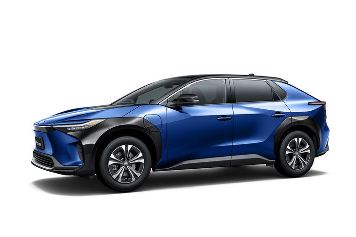 トヨタの電気自動車「bZ4X」には、環境性能と運動性能を両立するブリヂストンの革新的タイヤ基盤技術「ENLITEN（エンライトン）」を採用した「アレンザ001」が新車装着されている。