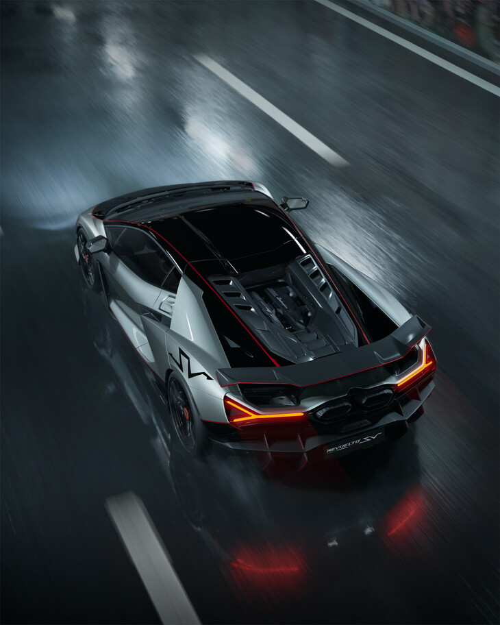 「レヴエルトSV」のパワー・ウェイト・レシオは、ベース車の1.75kg/PSに対して1.66kg/PS。0-100km/h加速は2.4秒、0-200km/h加速は6.7秒と、それぞれ0.1秒、0.3秒短縮されており、200km/hからの制動距離も11m短い110mを実現している。