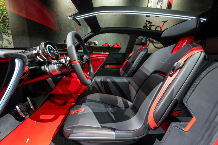 インテリアはこんな感じ。このまま実車化はさすがに難しいだろうが、ぜひ各所のアイデアを、市販モデルへと落とし込んでほしい。