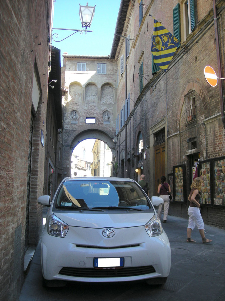 2010年、晩夏のシエナ旧市街で。