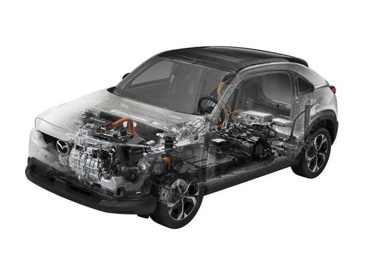 「e-SKYACTIV R-EV」は「MX-30 EVモデル」に発電用のロータリーエンジン等を組み合わせたプラグインハイブリッド車だ。