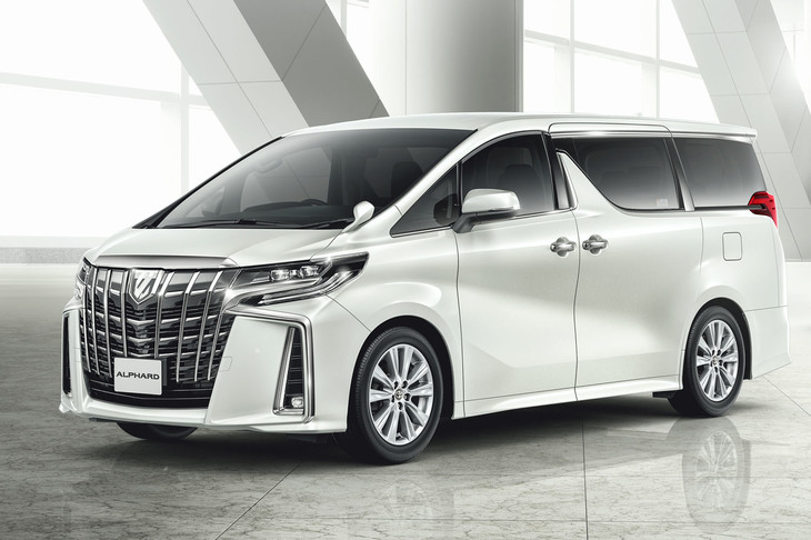 2021年上半期の新車販売台数3位は「トヨタ・アルファード」。車両本体価格359万7000円～775万2000円という高額車にもかかわらず、半年間で5万6778台も販売されている。