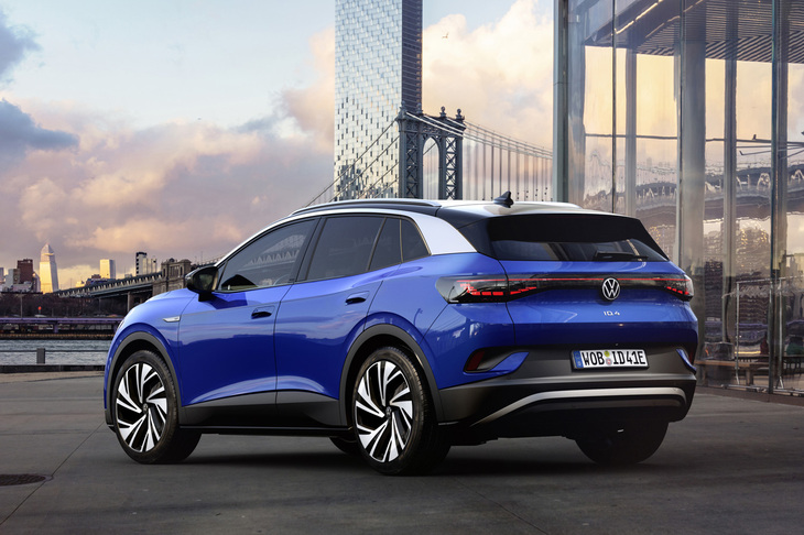 2022年11月に発売されたフォルクスワーゲンのミドルクラスEV「ID.4」。最新モデルでは一充電走行距離が「ID.4ライト」で435km（従来型は388km）に、「ID.4プロ」では618km（同561km）に延びた。