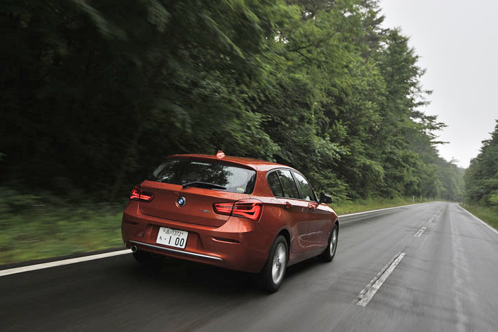 0-100km/hの加速性能は8.8秒。JC08モード燃費は22.2km/リッター。