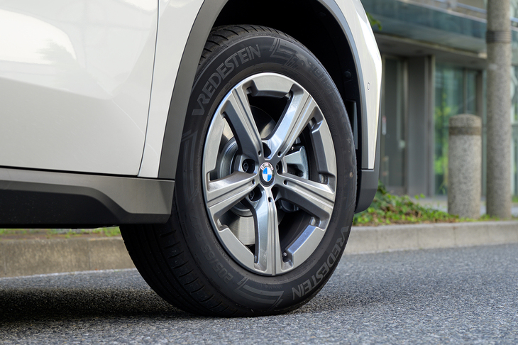 ホイールサイズは17インチで、この試乗車はオランダのブレデシュタインが手がける「ウルトラック」というタイヤを履いていた（もちろんスターマーク付き）。