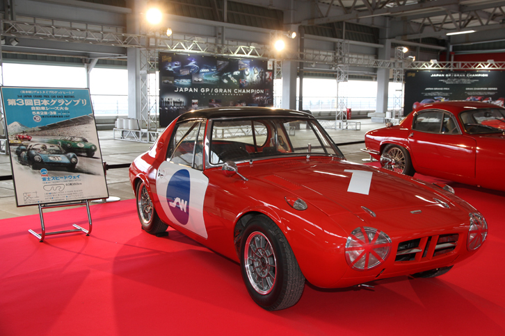 ピットビル3Fに展示されたマシンから。この1966年「トヨタ・スポーツ800」は、オープン当初の富士スピードウェイでオフィシャルカーとして使われた個体を、近年になってレストアしたものだという。ホイールは本来スチール製だが、現在はワークスマシン用マグホイールのレプリカを履いている。