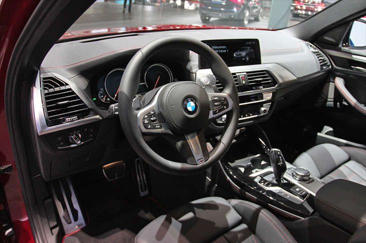 BMW X4（インテリア）
