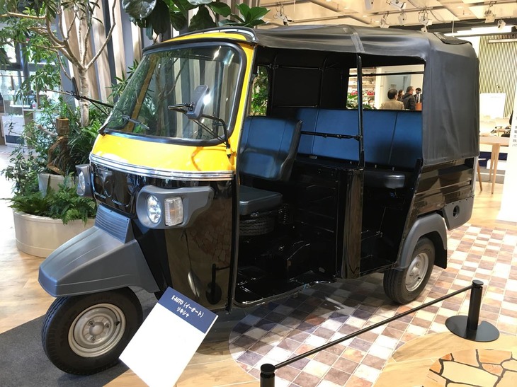 現在、インド国内の三輪タクシーはCNGを燃料とする車両が多数派だが、EV「E-AUTOリキシャ」（写真）への移行が進んでいる。