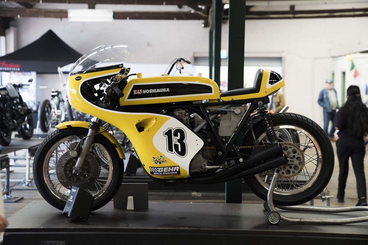 イメージしたのは1970年代にアメリカを走っていた「ヨシムラ-ホンダCR750」。ベースマシンは1972年式の「ホンダCB750」。オーナーはコツコツとパーツを集め、可能な限りヨシムラが走らせたマシンのスタイルを追い求めたという。エンジンは排気量を836ccに拡大。それに合わせカムやクラッチなども強化されている。