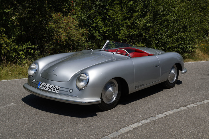 1948年7月4日に発表された、ポルシェの名を初めて冠した記念すべきモデルが「356-001」。残念ながら、今回日本に上陸したミュージアムカーの中には含まれていない。