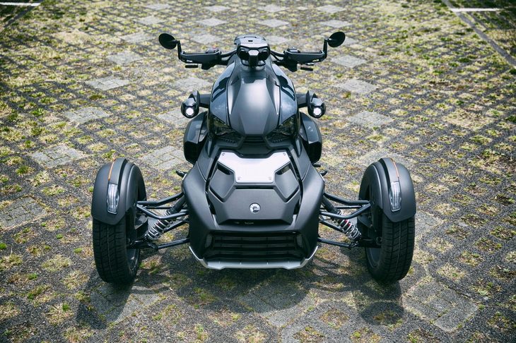 強化リムやフロントグリルプロテクション、スキッドプレート、インテグレーテッドハンドガードなどにより、「ラリーエディション」は視覚的にも他のグレードとの差異化が図られている。