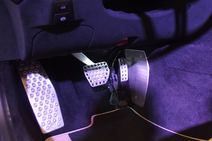 フェラーリ・ローマ（アクセルペダル＆ブレーキペダル）