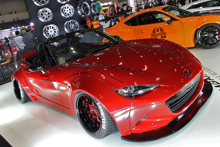 注目のニューカマーである新型「マツダ・ロードスター」。それだけに出展台数は多かったが、AIMGAINの「GTロードスター」は大胆にもオーバーフェンダーをビス留めしてワイルドな雰囲気に仕立てている。