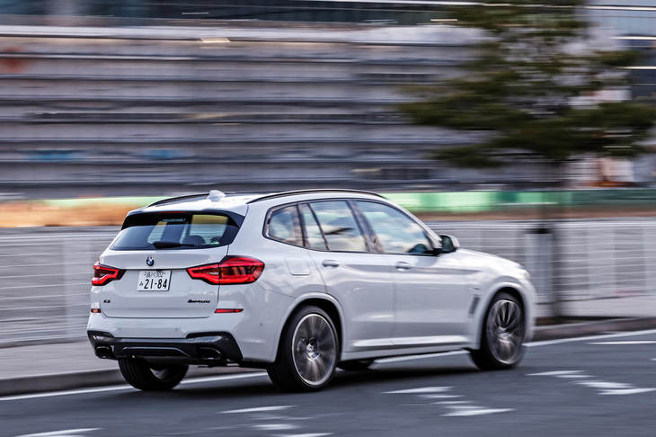 ランフラットタイヤ装着のせいか、乗り心地は硬めだが、スポーティーグレードという位置付けにふさわしいリニアなハンドリングを披露してくれた。