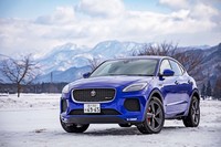 「Fペース」の弟分にあたる「Eペース」は2018年2月に日本デビュー。最も小型なジャガーであることから、親しみを込めて「ベビージャガー」と呼ばれている。