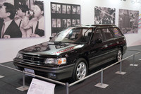 今回、単独での出展を見送ったスバルも、共同企画展示には初代「レガシィツーリングワゴン」と「アルシオーネ」の2台を出展した。