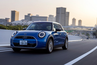 伝統と革新に満ちたコンパクトカー「MINI COOPER 5-DOOR」で行こう！