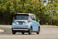 三菱が新型軽EV「eKクロスEV」を発表　航続距離180kmの新しい電動コミューターの画像