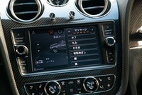 本文で触れられた、運転席のマッサージ機能のメニュー。強弱が調節できるのはもちろんのこと、コースの種類も豊富。