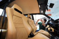 インテリアは、シートのコンディションはもちろん、インストゥルメントパネルや天井の状態も確認する。