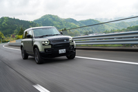 ディフェンダーの最新モデルを試すの画像