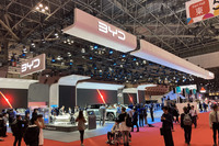 ジャパンモビリティショー2023のBYDブース。