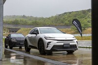 今回はトヨタパスポート・エクスプレス会員向けイベントの合間に試乗させてもらった。3年以内の乗り換えを前提に残価設定ローンやKINTOで新型「クラウン」に乗る人向けのサービスで、残価が通常よりも高く設定されるほか、今回のような特別なイベントに参加できる。