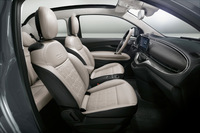 FCAが新型「フィアット500」を世界初公開　デザインは踏襲しつつ100％電気自動車にの画像