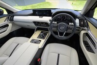 最上級グレード「プレミアムモダン」のインテリア。このあたりの意匠は「CX-60」に準じたもので、一部の上級グレードには日本的な美観を意識したデザインが取り入れられている。