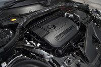 2リッター直4ターボエンジンは、強化クランクシャフトや専用ピストン、改良型ターボチャージャーなどの採用により、最高出力306PS/5000rpm、最大トルク450N・m/1750-4500rpmを発生。