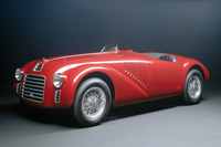 フェラーリにとっても12気筒エンジンは象徴的なものである。1947年生まれのフェラーリ1号車たる「フェラーリ125S」（写真）に搭載されたのも、1.5リッターのV12エンジンだった。