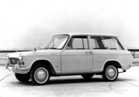 「ダイハツ・コンパーノ ワゴン」。1963年5月にまず商用バンが誕生、翌6月にそれを5ナンバー化したこのワゴンが加えられた。スタイリングはヴィニャーレが手がけ、顔つきは1950～60年代の典型的なイタリアンルック。車名のコンパーノ（Compagno）も「仲間、友人」を意味するイタリア語である。