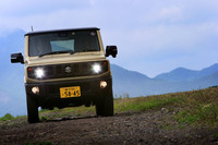 「スズキ・ジムニー」は軽自動車初の本格4WD車として、1970年に誕生。以降、軽規格の変更に沿って進化を繰り返し、今日に至っている。