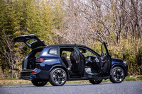 「iX3 Mスポーツ」のボディーサイズは全長×全幅×全高＝4740×1890×1670mm、ホイールベースは2865mm。これらの数値は内燃機関を搭載する「X3」とほぼ同じ。