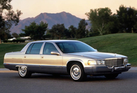 「キャデラック・フリートウッド」
    1960年から70年代は巨大なフルサイズセダンだったが、80年代なかばにダウンサイズされて「キャデラック・ブロアム」にその座を譲った。日本では、「キャデラック・デビル」が「フリートウッド エレガンス」の名で販売されていたことがある。Bピラーから後ろを改造したものが霊柩車として使われている。