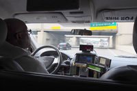 「デトロイトには、川の対岸にあるカナダから毎日6000人が通勤してるんだよ」とミニ知識を披露しながら運転する。
    