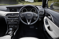 「Q30プレミアム」のインテリア。