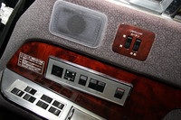 ドアのアームレスト部にも、要説明部分がいっぱい。