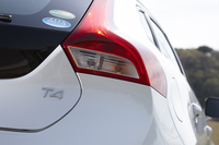 今回のテスト車「T4 ノルディック」は、200台限りの特別限定車。カタログモデルの「T5 AWD」（2リッター/4WD）よりも小さな1.6リッターエンジンを搭載する。駆動方式はFFとなる。