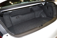 バッテリー関係の小型化により、トランクルームの容量は424リッターに拡大した。