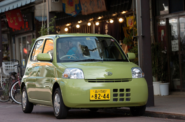 【スペック】全長×全幅×全高＝3395×1475×1470mm／ホイールベース＝2390mm／車重＝710kg／駆動方式＝FF／0.66リッター直3DOHC12バルブ（58ps/7200rpm、6.6kgm/4000rpm）／価格＝82万9500円（テスト車＝86万1000円）