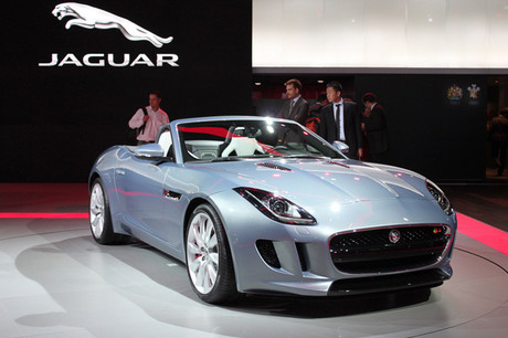 2012�N�̃p�����[�^�[�V���[�ł̓C�M���X�Ԃ��V�ԃ��b�V���I�@���ڂ̃��f�����ꋓ�Љ�B