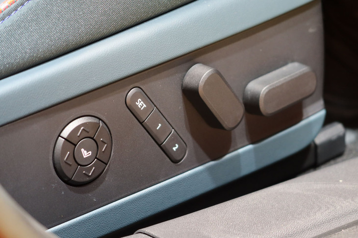 MINIエースマンSE（運転席の電動調節スイッチ）