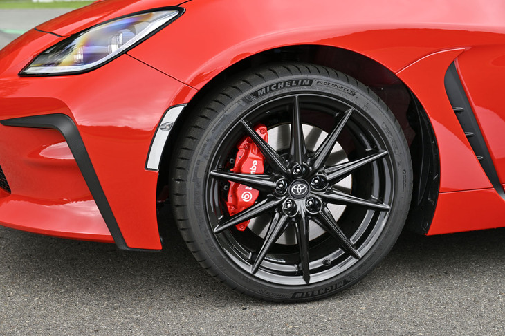 トヨタGR86 RZ“40th Anniversary limited”（フロントホイール＜ダークグレーメタリック塗装／センターオーナメント付き＞）