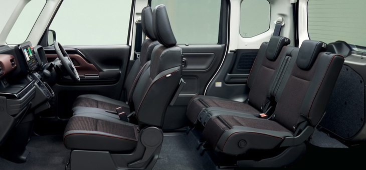 「フレアワゴン カスタムスタイル」のインテリア。