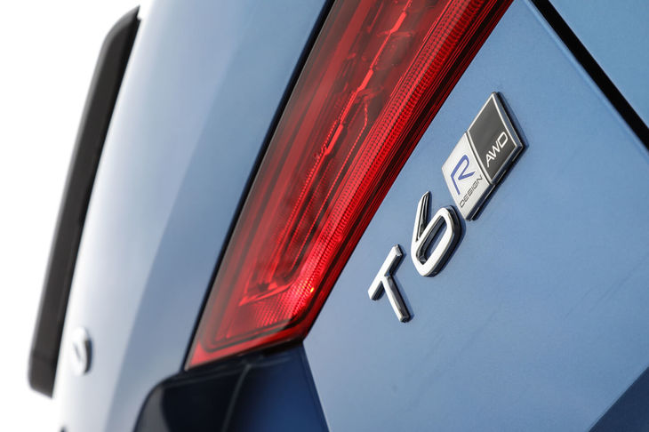 ボルボXC60 T6 AWD R-DESIGN