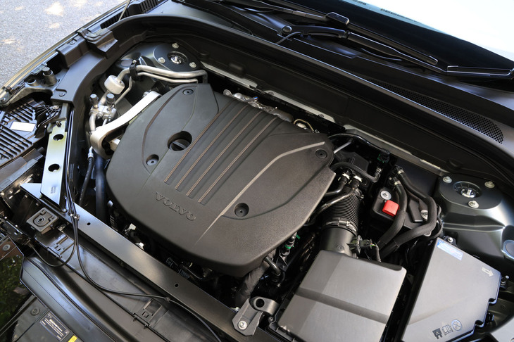 最高出力250PSの2リッター直4直噴ガソリンターボエンジンと48Vマイルドハイブリッドシステムが組み合わされる「B5」のパワーユニット。トランスミッションは8段ATのみの設定となる。