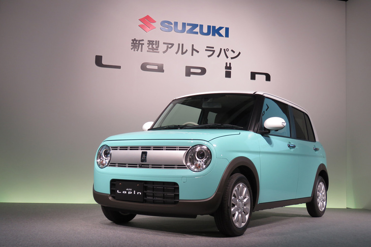 クラシックな意匠が魅力の「アルトラパン」。現行型の発売は2015年6月と、スズキの軽乗用車ではバンベースの「エブリイワゴン」に次ぐ古いモデルとなっている。（写真：webCG）