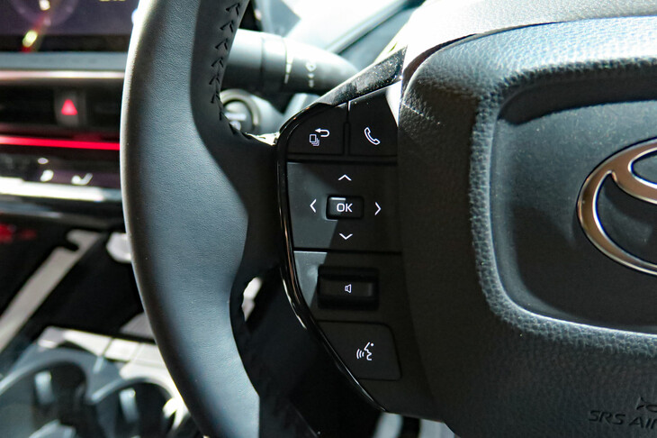 トヨタ・プリウス2.0L HEVプロトタイプ（ステアリングスイッチ）